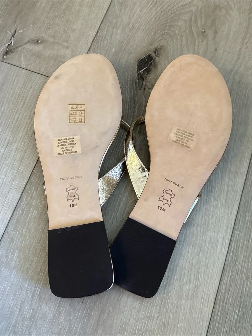 NWOB  $178 Tory Burch Classic Flip Flop Sparkle Gold Sz 10 Logo